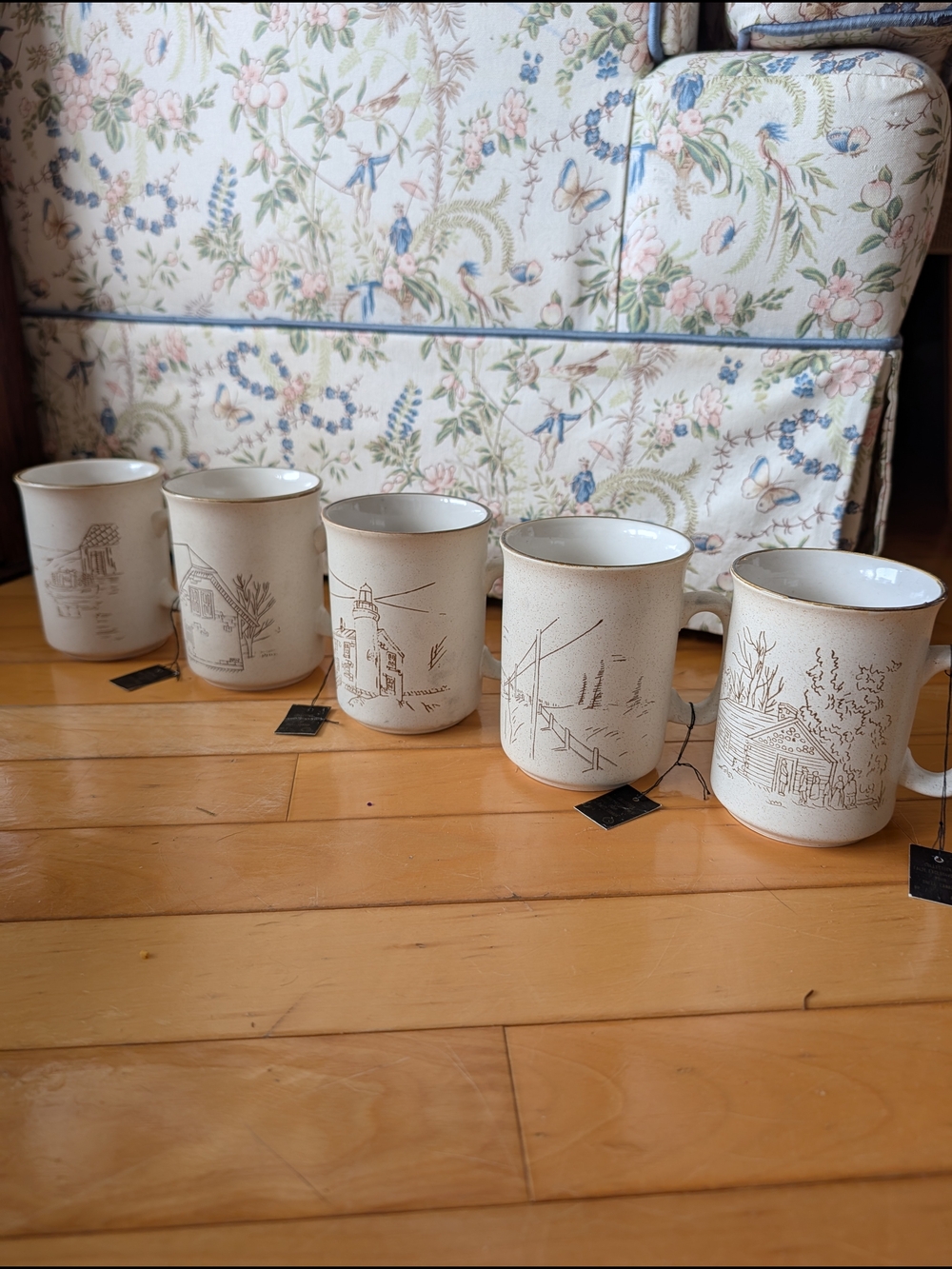 Vtg Collection Manoir Mugs